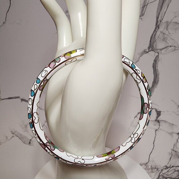White Floral Cloisonne Enamel Bracelet - Picture 3 of 3